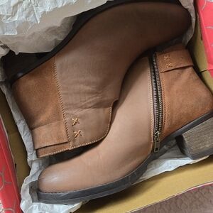 Skechers Women’s Leather Waterproof Round Toe Block Heel Fleek Cognac Boots